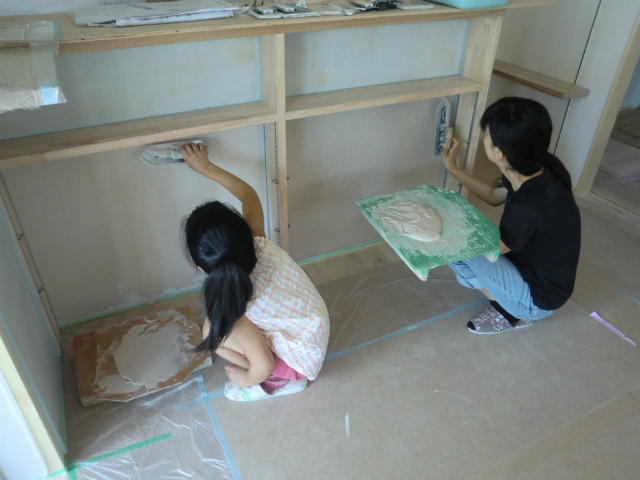 施主様珪藻土塗り体験