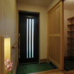 01 玄関横は大きなシューズクローク付き