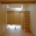 13 ３姉妹の部屋はそれぞれロフト付き。左側の間仕切り壁は外して１つの部屋にできる