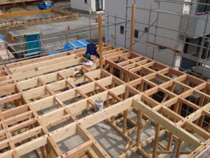 １階小屋（２階床）