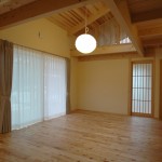吹抜けで開放感いっぱいのリビング