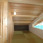 小屋裏空間を利用した、畳敷きの書斎