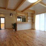 木をふんだんに使った、温かみのあるリビング
