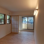 主寝室---建具にあえてつかった障子は、光をやわらかく室内に届けます。