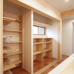 キッチン背面収納：建具を入れると見た目もスッキリ