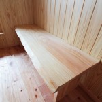 お施主の手作りベンチ（天板は「秋田杉」）